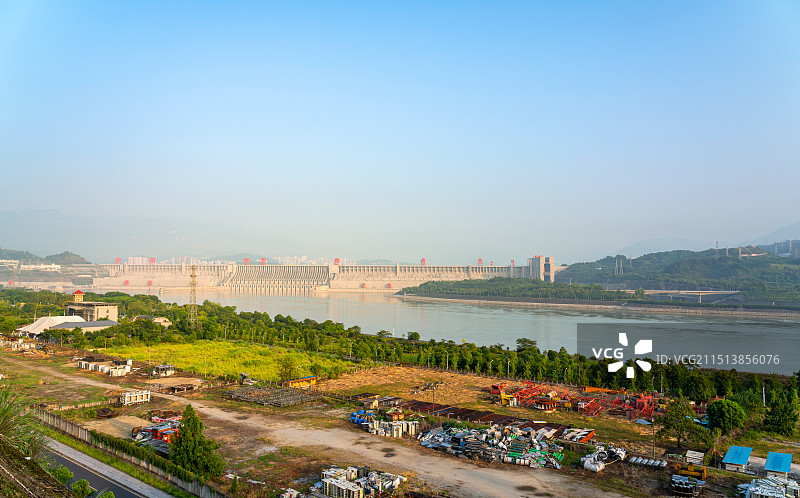 中国宜昌三峡大坝水电站清晨日出蓝色天空自然风光图片素材