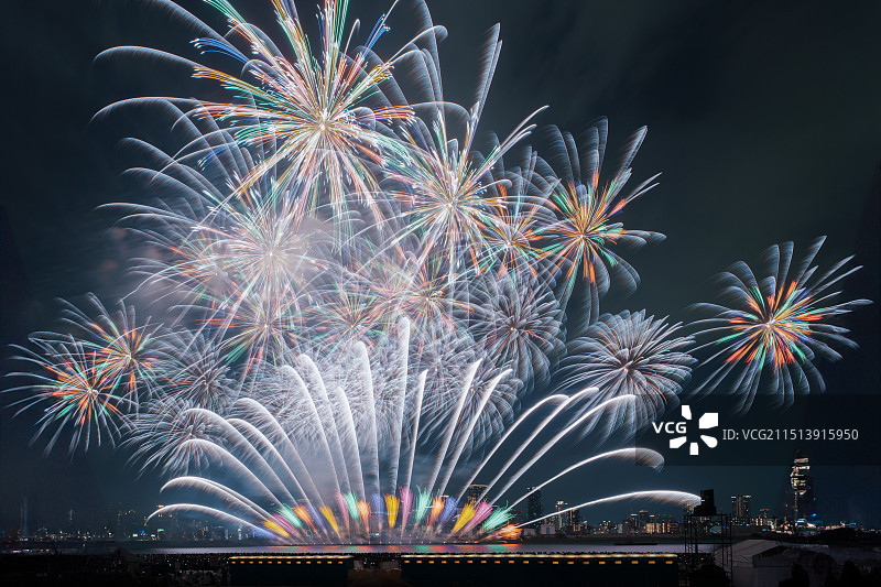 日本淀川花火大会，烟花绽放图片素材