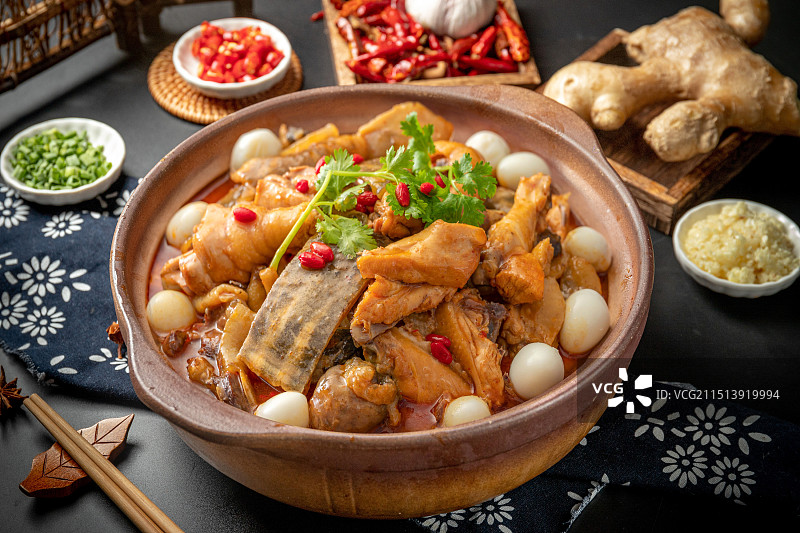 砂锅甲鱼焖土鸡图片素材