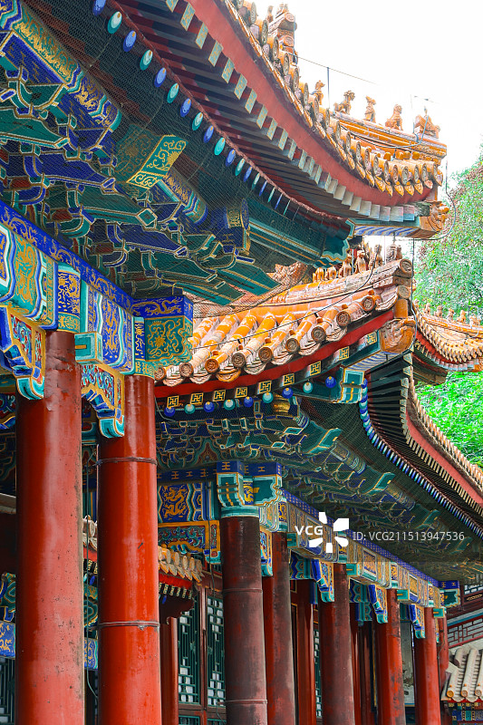 蓝天白云下的昔日皇家园林-北京颐和园-5A级景区-山水古建筑图片素材