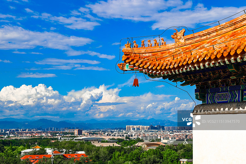 蓝天白云下的昔日皇家园林-北京颐和园-5A级景区-山水古建筑图片素材