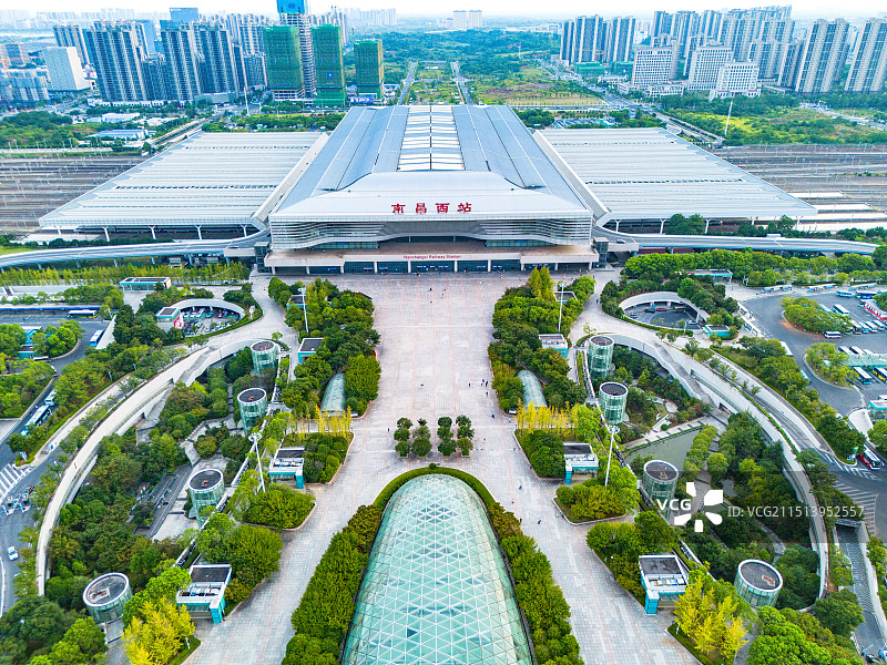 江西南昌西站高铁站前广场航拍图片素材