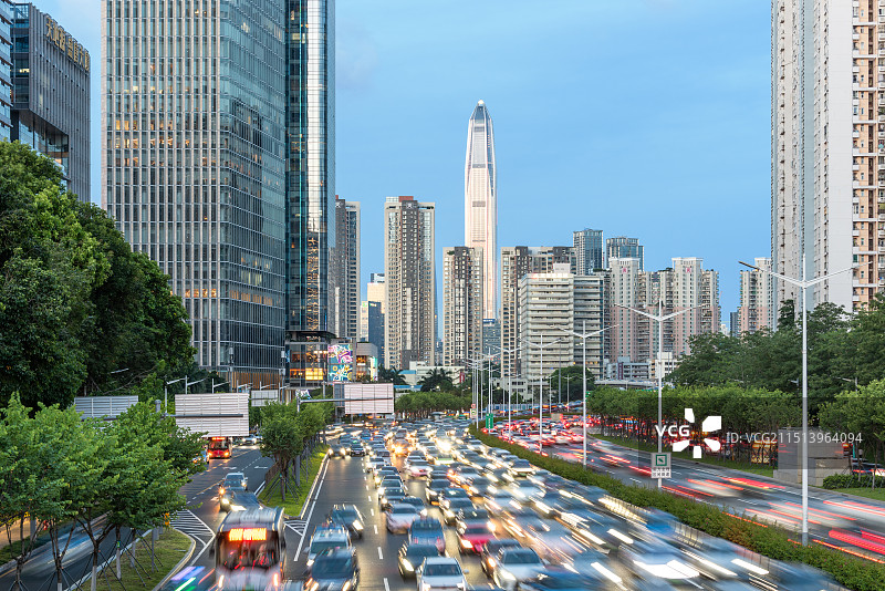 深圳福田区滨河大道繁忙的车流图片素材