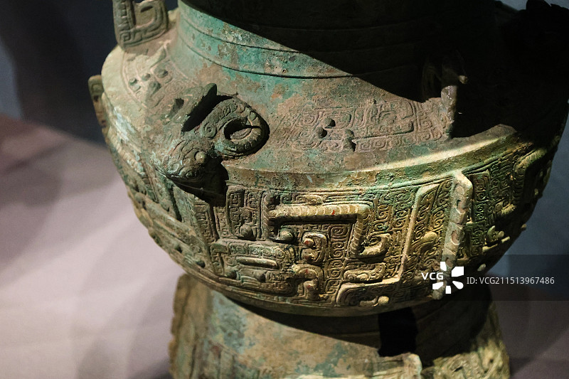 兽面纹青铜尊和铜尊商代三星堆湖南岳阳县北京大运河博物馆探秘古蜀文明三星堆与金沙图片素材