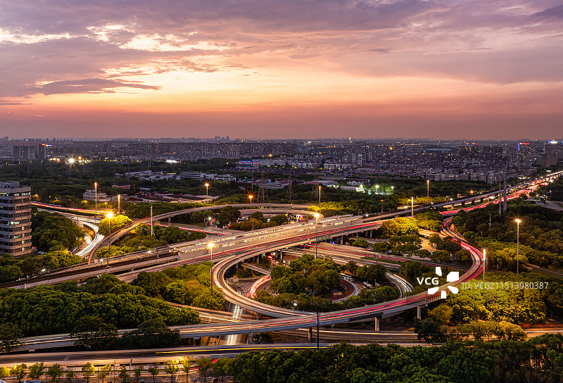 航拍上海宝山泰和西路蕰川路立交夕阳图片素材