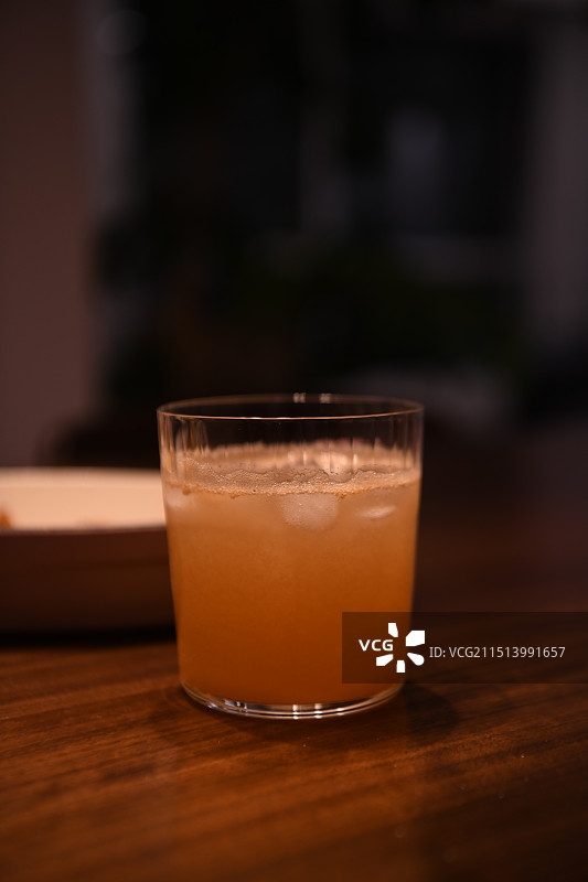 鲜榨苹果梨汁图片素材