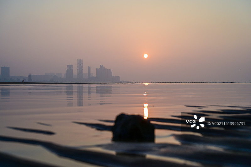 青岛城市阳台海滩日出图片素材