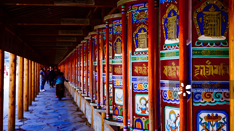 拉扑楞寺转经筒图片素材