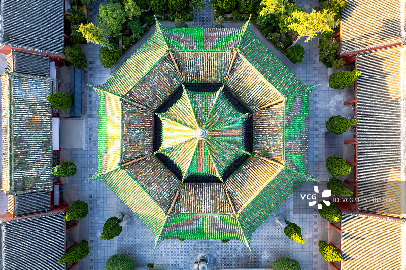 航拍中国河南省开封市大相国寺八角琉璃观音殿图片素材