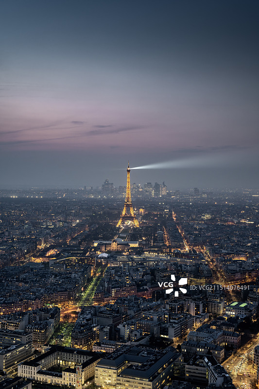 落日下的法国巴黎图片素材
