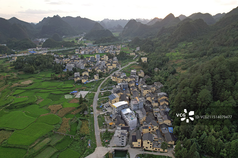 低空航拍荔波小七孔村落风貌图片素材
