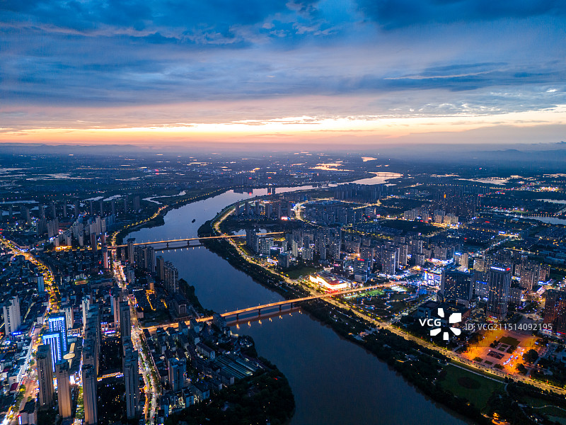 江西省鹰潭市月湖区日落航拍图片素材