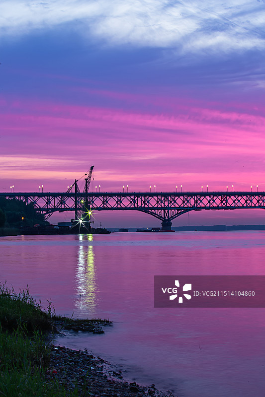南京长江大桥日出朝霞图片素材