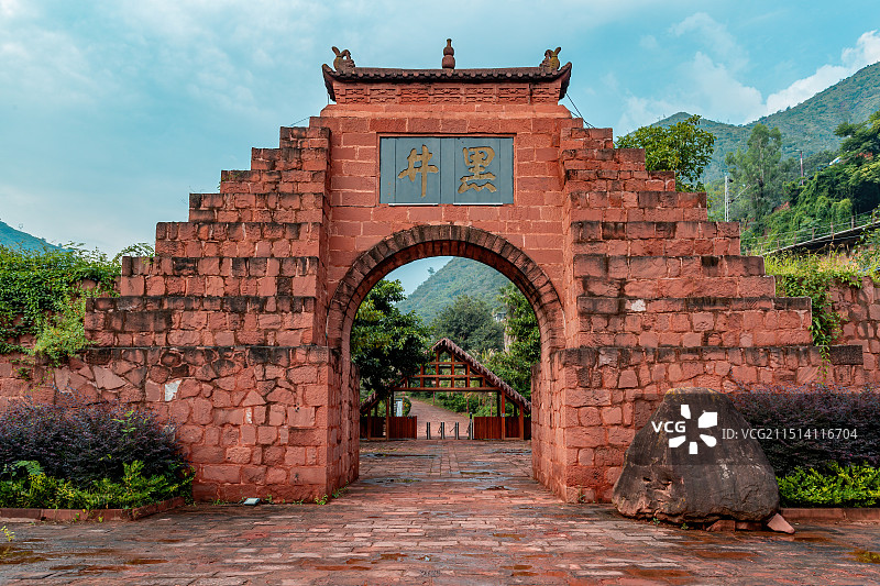 楚雄州禄丰县黑井古镇大门图片素材