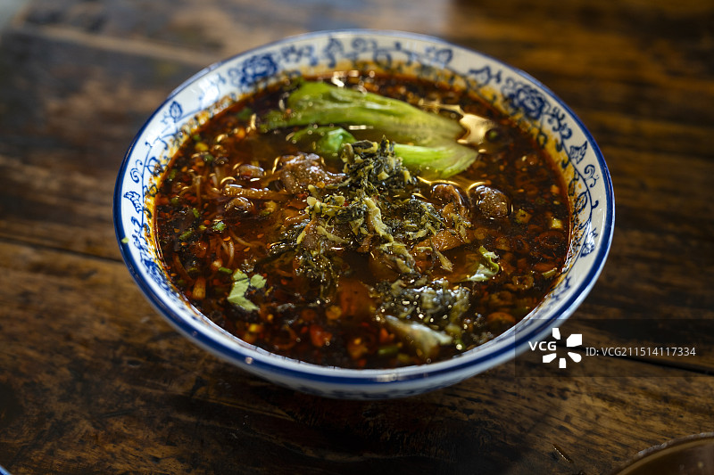 川渝美食红油鸡杂面图片素材
