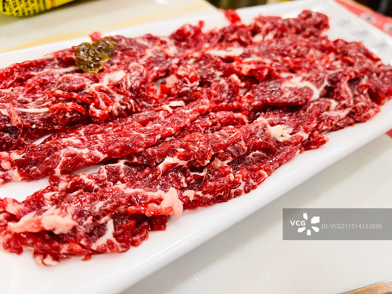 盘子里特写牛肉切片镜头图片素材