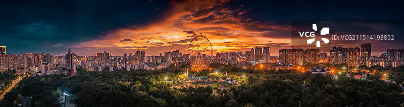 南宁凤岭儿童公园日落火烧云图片素材