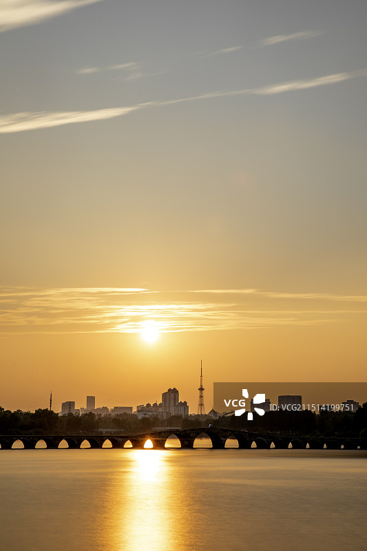 苏州吴中区宝带桥东吴塔图片素材