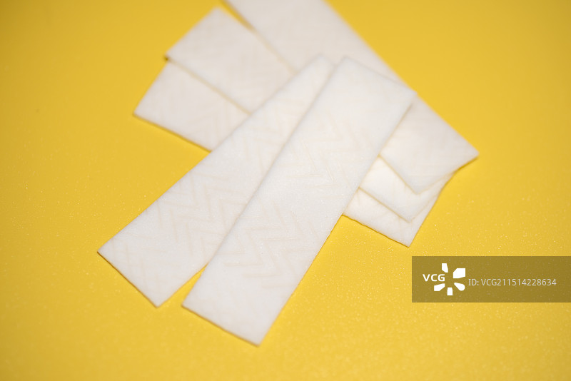 白色条状口香糖特写图片素材