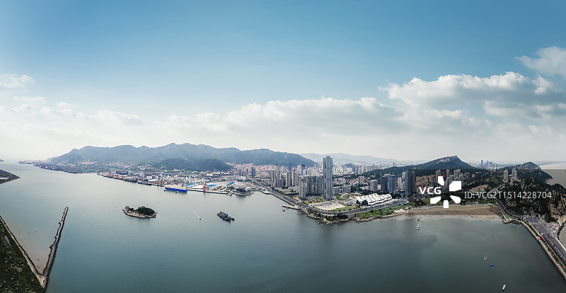 航拍连云港城市海岸线全景图片素材