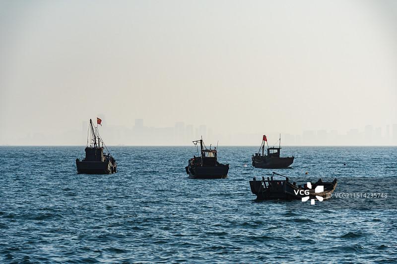 海上的渔船图片素材