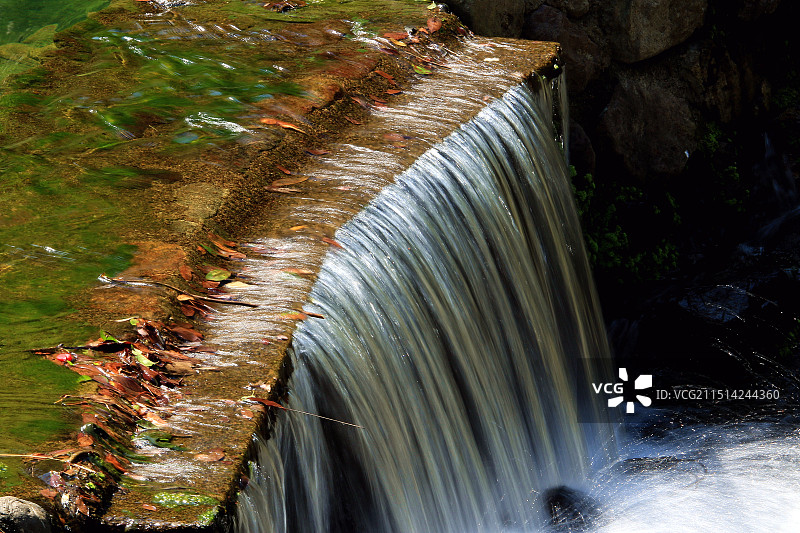金华磐安县十八涡景区的瀑布图片素材