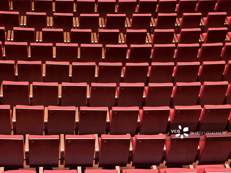 剧场红色整齐排列的座椅图片素材