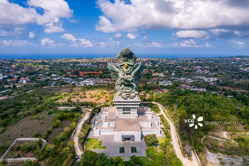 巴厘岛神鹰广场印度教神毗湿奴神雕像图片素材