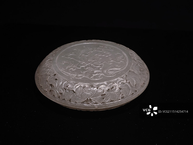 首都博物馆 清代 白玉花卉纹香盒图片素材