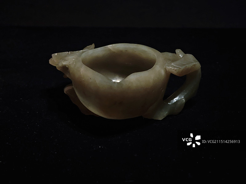首都博物馆 明代 青玉桃形洗图片素材