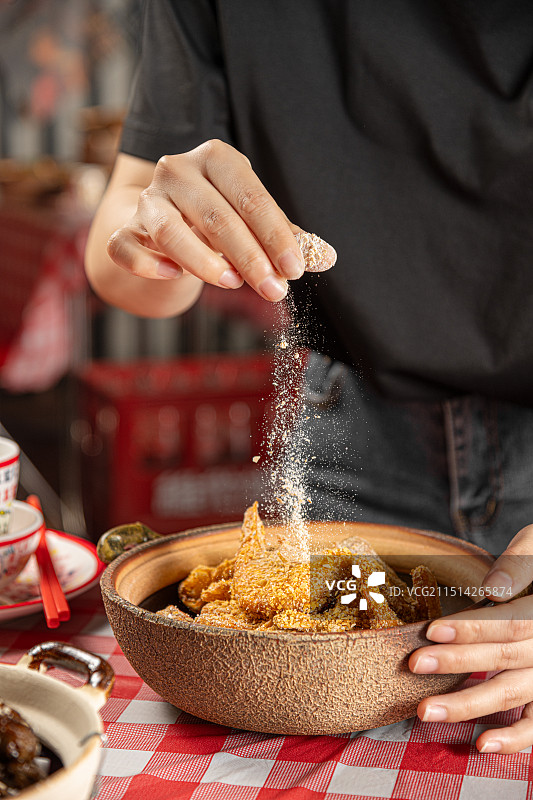 白底图 煲仔菜 番茄炸弹煲 上汤娃娃煲 海味粉丝煲 麦香虾 酸菜牛肉煲 可乐鸡翅 可乐排骨 酱爆脆肠图片素材