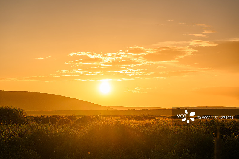 日落时的若尔盖大草原图片素材
