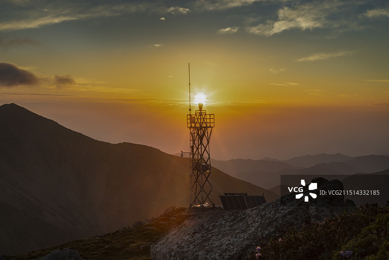 太白山日出灯塔图片素材