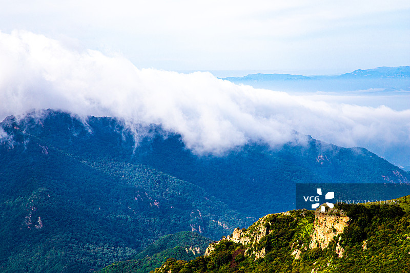 北京市白草畔旅游风景区山顶的云海风光图片素材