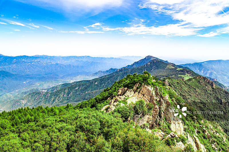 北京市白草畔旅游风景区山顶的云海风光图片素材