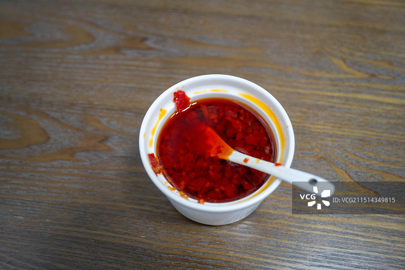 特色美食一罐辣椒酱图片素材