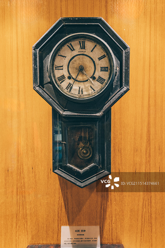 柳州市历史建筑-联华印刷厂旧址-民国挂钟图片素材