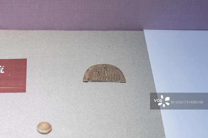 泰州姜堰博物馆展出文物骨梳 宋 代 姜堰坝口出土图片素材