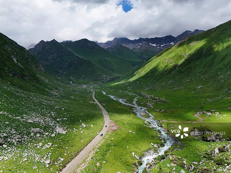 高原上的公路图片素材