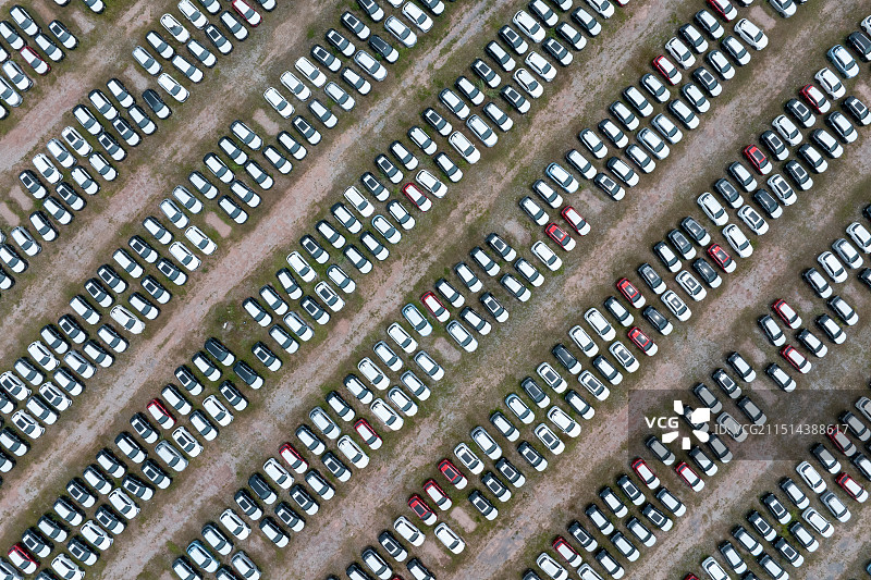重庆停车场新车有序摆放图片素材