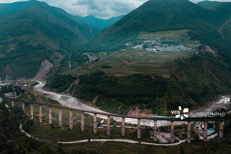 四川凉山铁马大桥风光图片素材