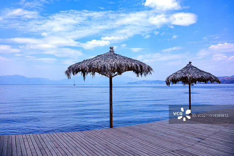 云南省玉溪抚仙湖畔茅草凉棚图片素材