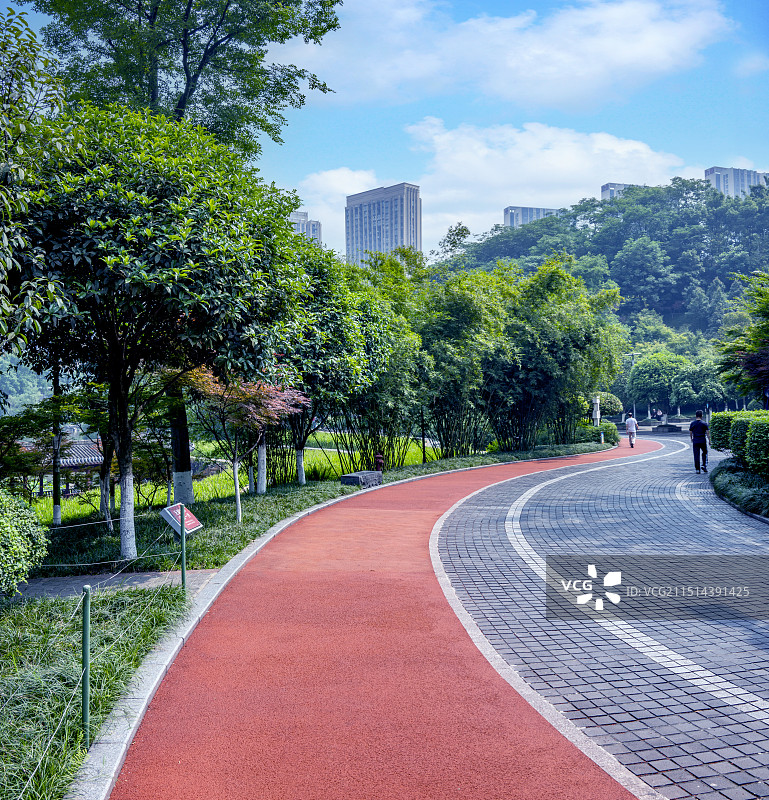 重庆市渝北区龙头寺公园园艺健身跑道图片素材