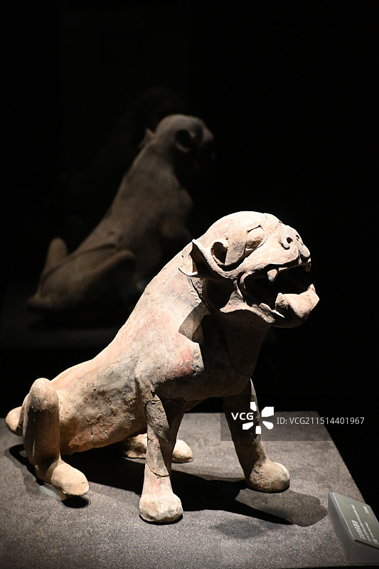 大同市博物馆-彩绘陶镇墓兽图片素材