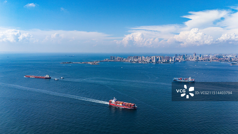 巨轮远洋 碧海蓝天图片素材