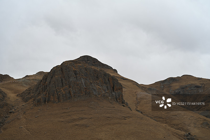 西藏拉萨林周县冬季楚布寺虎头山水库风光图片素材
