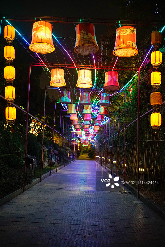 南昌滕王阁夜景夜晚灯笼悬挂灯笼图片素材