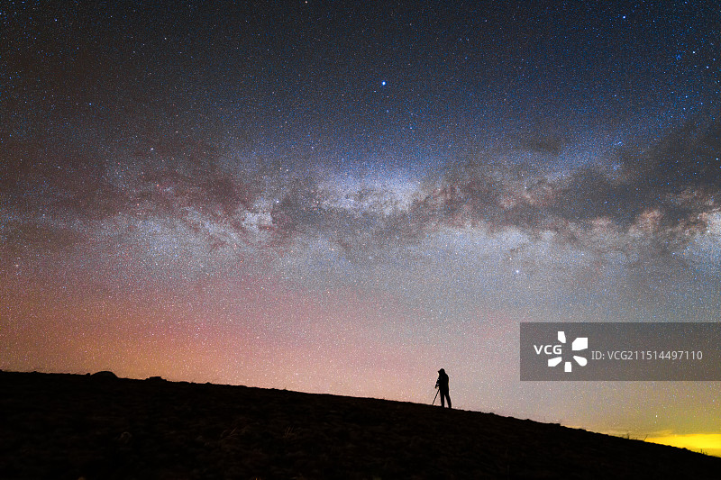 星空下的摄影师图片素材