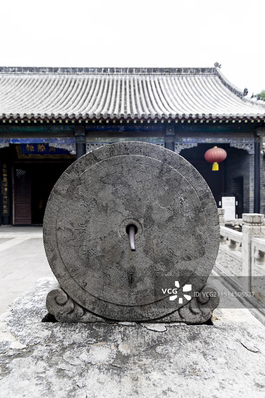 山东省济宁市邹城市孟府：日晷图片素材