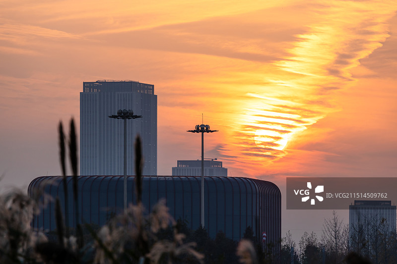 扬州航空馆和美丽夕阳图片素材